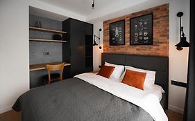 MYFREEDOM Apartments поруч із метро Чернігівська, Деснянський район